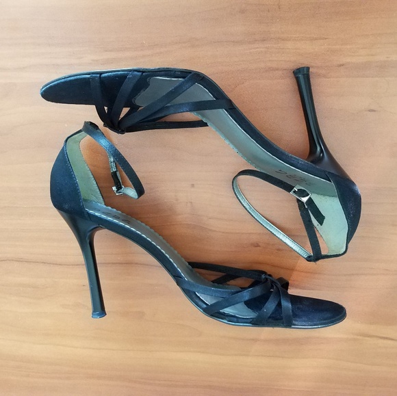 bcbg black heels with ankle strap